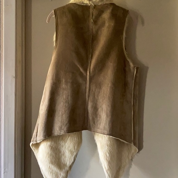 Vest - Picture 2 of 3